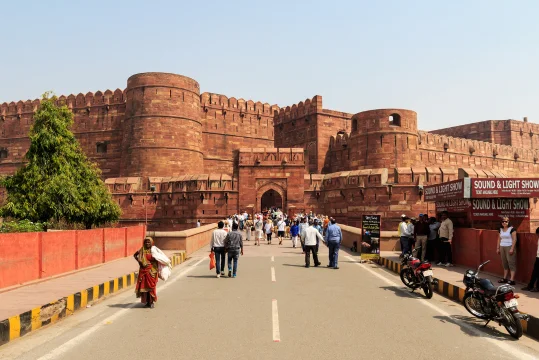 Delhi to Agra cab booking